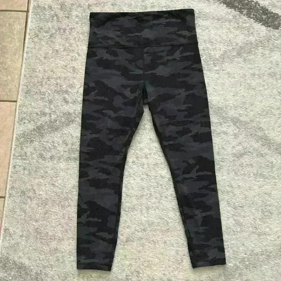 Athleta Elation Camo 7/8 Tight - Picture 2 of 6
